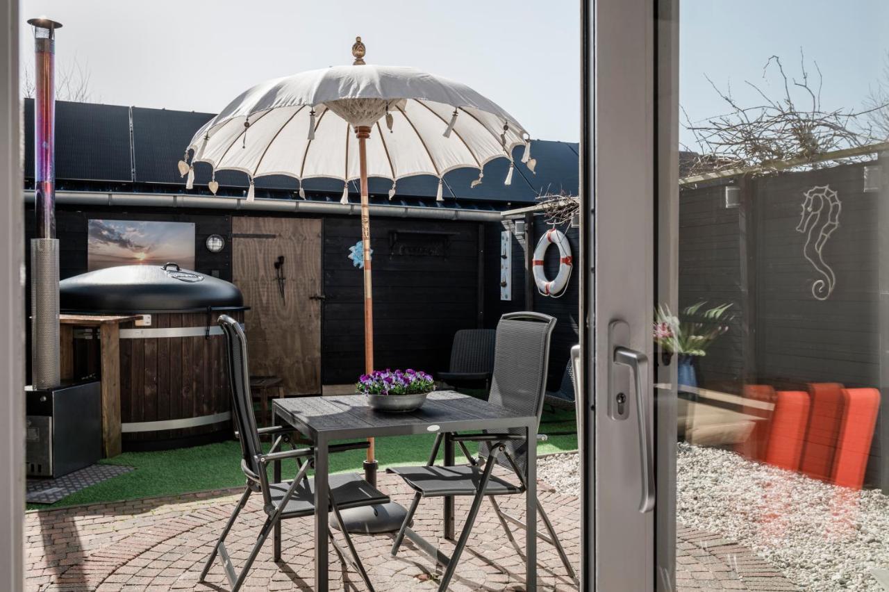 Strandhuis De Zeeparel Met Hottub Petten Exteriör bild